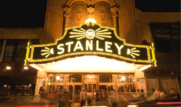 o palco Stanley Theater